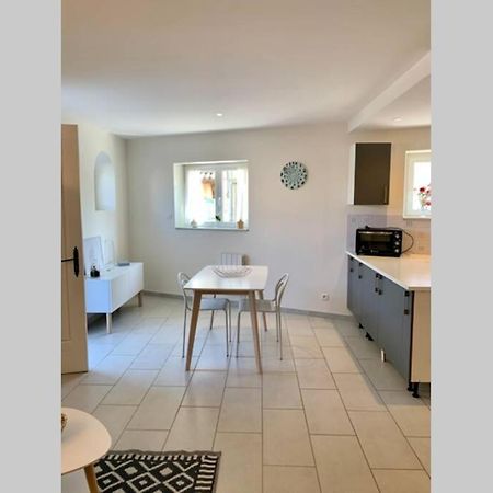 Appt 1 A 4 Pers Cocoon,1,500 Km Sortie Auto, 3 Km Ctre Macon, Pkg Cour Privee Apartment Exterior foto