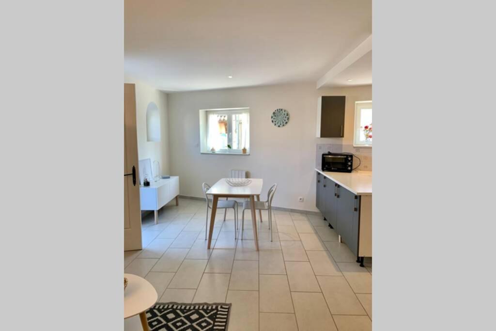 Appt 1 A 4 Pers Cocoon,1,500 Km Sortie Auto, 3 Km Ctre Macon, Pkg Cour Privee Apartment Exterior foto